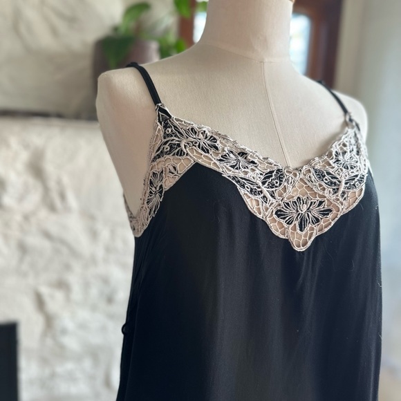 Vintage Embroidered Black and White dress - Picture 2 of 2